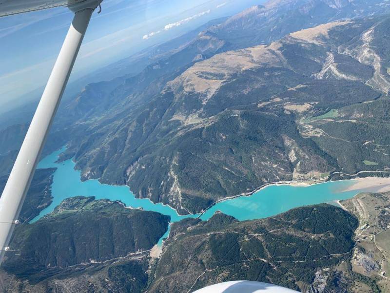 lac dans la région lyonnaise vue du ciel cessna 172 Lyon-Bron