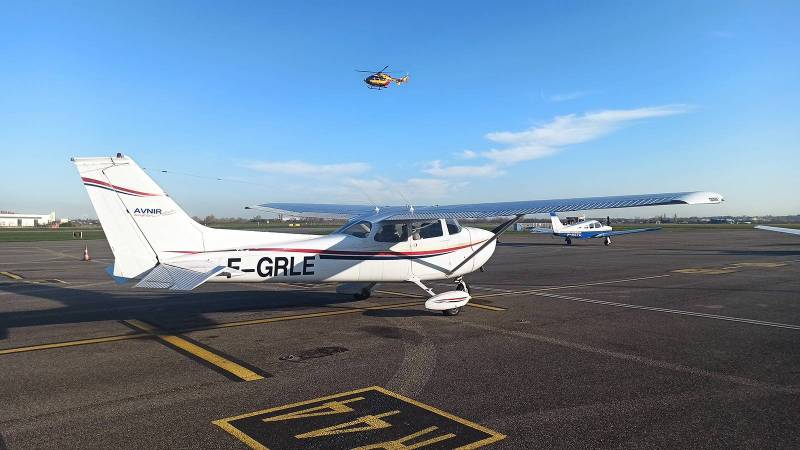 Cessna 172 garé à l'aéroport de Lyon-Bron